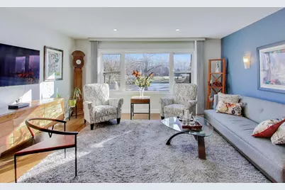 8428 McCormick Boulevard, Skokie, IL 60076 - Photo 5