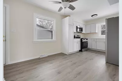 219 N Ridgemoor Avenue, Mundelein, IL 60060 - Photo 9