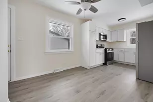 219 N Ridgemoor Ave, Mundelein, IL 60060 - Photo 9