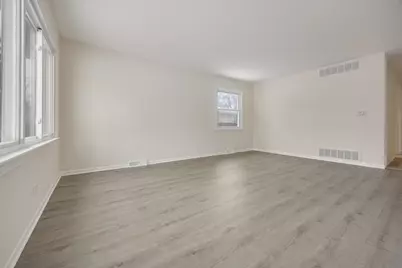 219 N Ridgemoor Avenue, Mundelein, IL 60060 - Photo 5