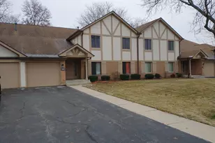 905 Surrey Dr, Schaumburg, IL 60193 - Photo 1