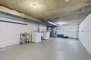 2444 W Berwyn Ave, Chicago, IL 60625 - Photo 13