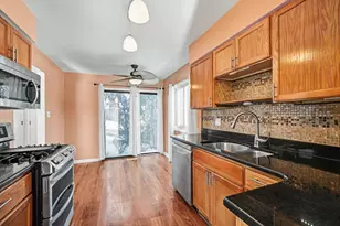 1678 Groton Ct, Wheaton, IL 60189 - Photo 9