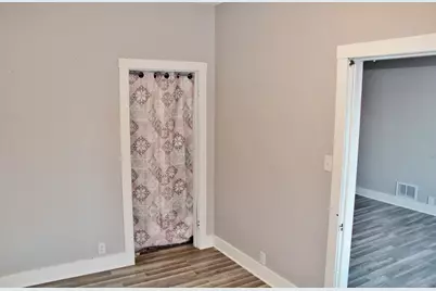 404-1/2 Liberty Street #UPSTAIRS, Morris, IL 60450 - Photo 13