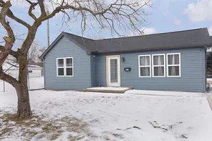 904 1/2 W Marquette St, Ottawa, IL 61350 - Photo 1