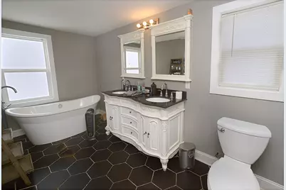 904 1/2 W Marquette Street, Ottawa, IL 61350 - Photo 7