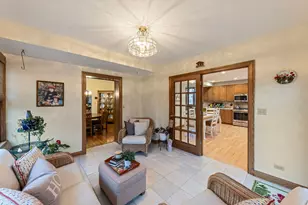 909 S Wheaton Ave, Wheaton, IL 60189 - Photo 11