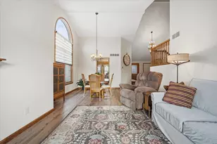 9 Spruce Ct, Bloomington, IL 61704 - Photo 9