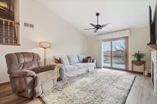 9 Spruce Ct, Bloomington, IL 61704 - Photo 7