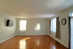 7038 Westwood Dr, Carpentersville, IL 60110 - Photo 5