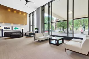 3930 N Pine Grove Ave, Chicago, IL 60613 - Photo 3