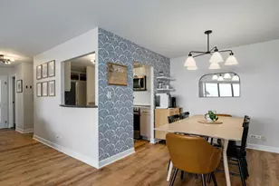 3930 N Pine Grove Ave, Chicago, IL 60613 - Photo 11