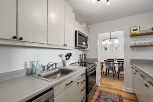 3930 N Pine Grove Ave, Chicago, IL 60613 - Photo 15