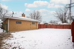 9558 S Sacramento Ave, Evergreen Park, IL 60805 - Photo 5