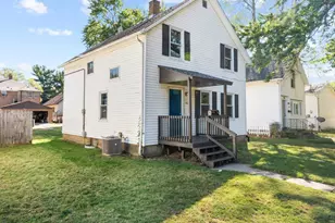 1186 24th St, Moline, IL 61265 - Photo 3