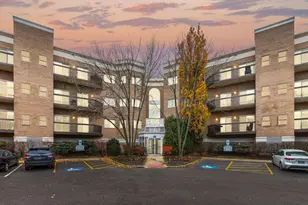 140 Manchester Dr, Buffalo Grove, IL 60089 - Photo 1