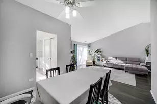 1471 Fairlane Dr, Schaumburg, IL 60193 - Photo 5