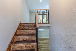 1096 Beechwood Rd, Buffalo Grove, IL 60089 - Photo 3