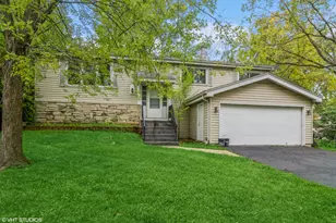 101 Springhill Dr, Bolingbrook, IL 60440 - Photo 1