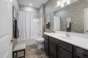 320 Sussex Ln, North Aurora, IL 60542 - Photo 17