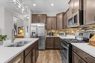 320 Sussex Ln, North Aurora, IL 60542 - Photo 7