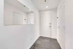 510 W Erie St, Chicago, IL 60654 - Photo 17