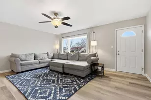 1503 Amherst Dr, Schaumburg, IL 60194 - Photo 5