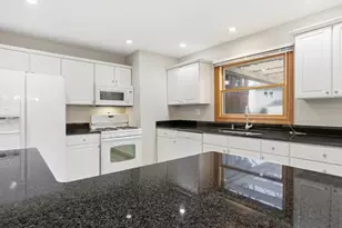 1503 Amherst Dr, Schaumburg, IL 60194 - Photo 11