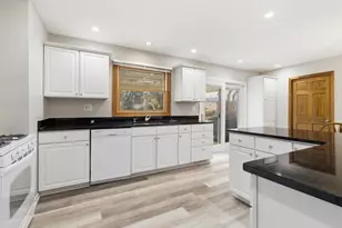 1503 Amherst Dr, Schaumburg, IL 60194 - Photo 13