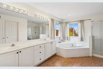 1534 S Falcon Drive, Libertyville, IL 60048 - Photo 13