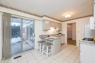 1367 Stratford Dr, Gurnee, IL 60031 - Photo 7