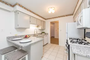 1367 Stratford Dr, Gurnee, IL 60031 - Photo 5