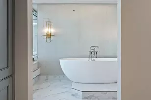 132 E Delaware Pl, Chicago, IL 60611 - Photo 17