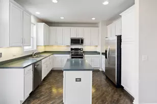 4 Kenilworth Ct, Cary, IL 60013 - Photo 7