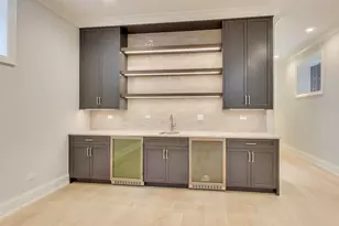 1910 W Fletcher St, Chicago, IL 60657 - Photo 21