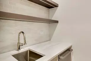 1910 W Fletcher St, Chicago, IL 60657 - Photo 11