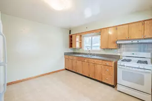 1466 Wood St, Crete, IL 60417 - Photo 3