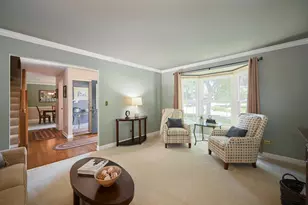 880 Hampton Dr, Carol Stream, IL 60188 - Photo 5