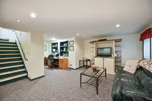 880 Hampton Dr, Carol Stream, IL 60188 - Photo 27