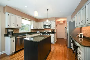 880 Hampton Dr, Carol Stream, IL 60188 - Photo 9