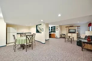 880 Hampton Dr, Carol Stream, IL 60188 - Photo 29