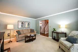 880 Hampton Dr, Carol Stream, IL 60188 - Photo 3