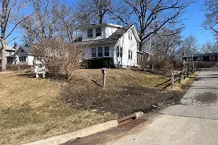 2241 26th St, Rock Island, IL 61201 - Photo 3
