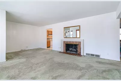 204 Lakeshore Drive, Crystal Lake, IL 60014 - Photo 7