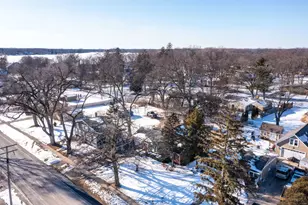 204 Lakeshore Dr, Crystal Lake, IL 60014 - Photo 29