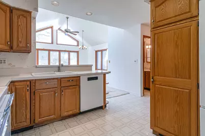 204 Lakeshore Drive, Crystal Lake, IL 60014 - Photo 11