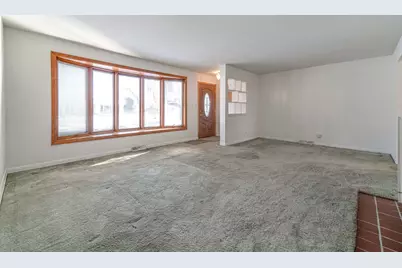 204 Lakeshore Drive, Crystal Lake, IL 60014 - Photo 5