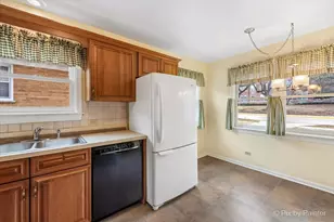 [Address not provided], Glen Ellyn, IL 60137 - Photo 3