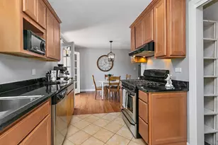 1037 N Harrison St, Algonquin, IL 60102 - Photo 9