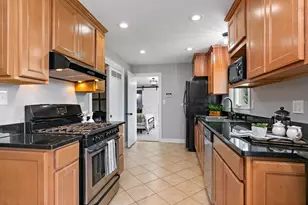 1037 N Harrison St, Algonquin, IL 60102 - Photo 7